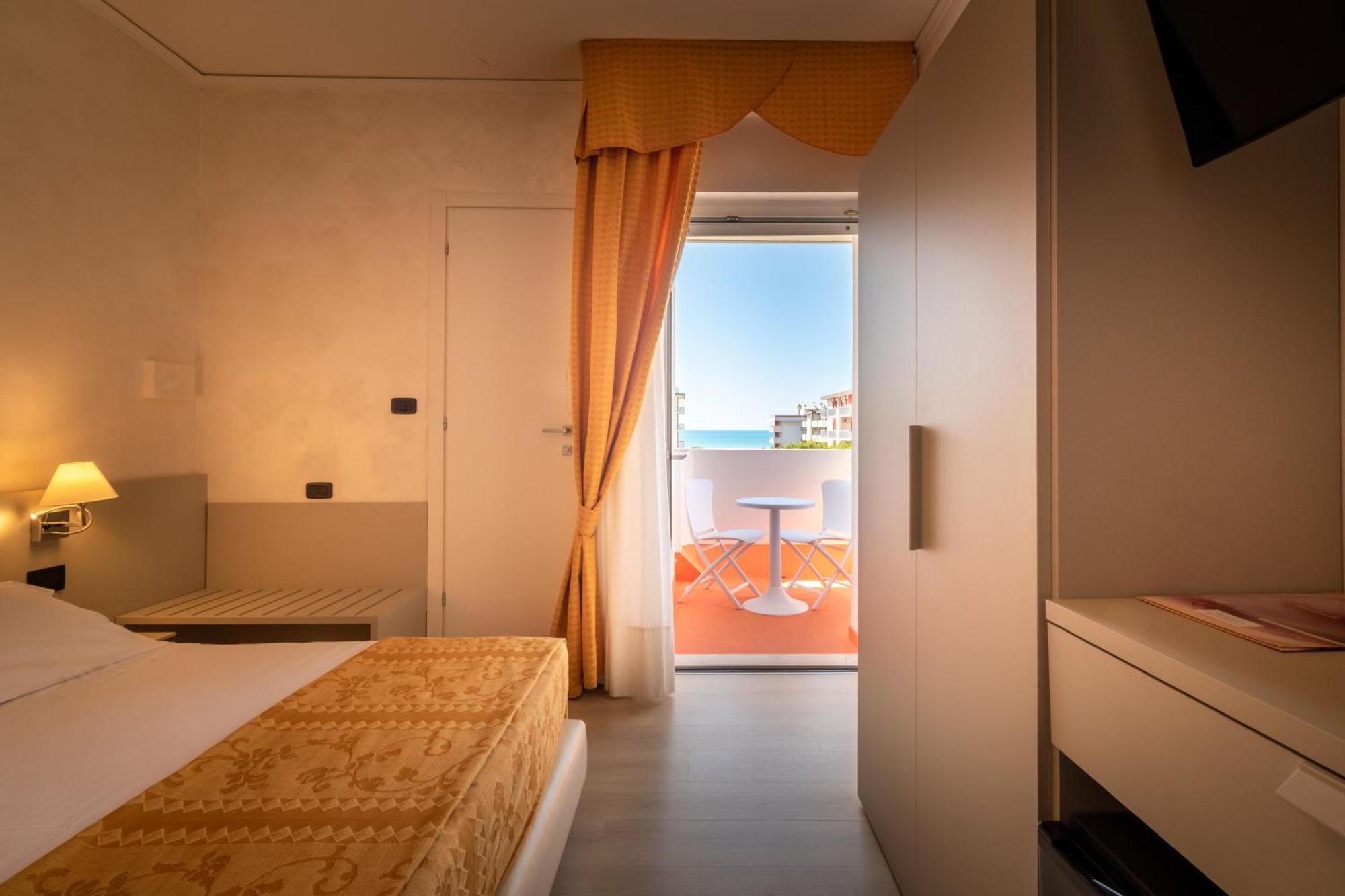 Continental B&B City Hotel Bibione Room photo